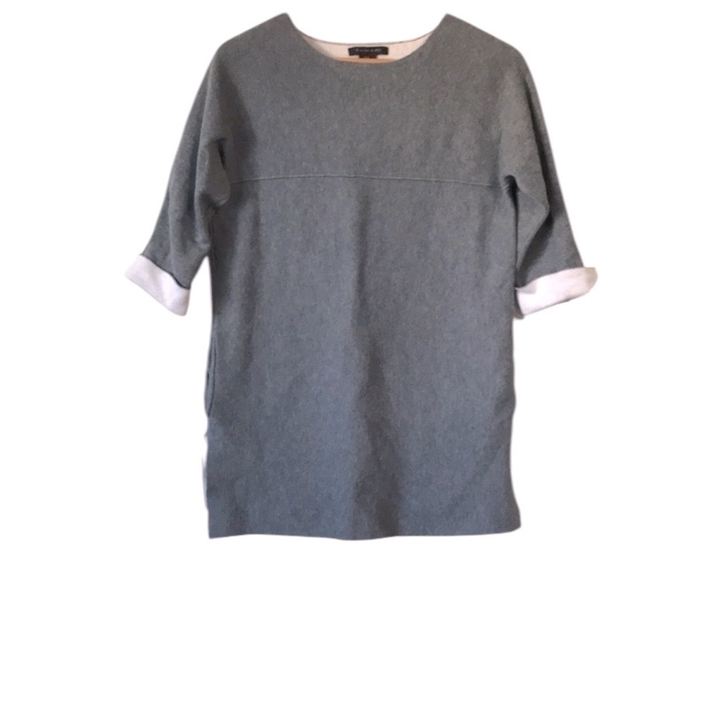 Tahari gray half sleeve round neck tunic sweater size Medium